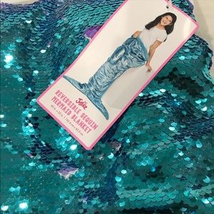 Mermaid tail sequins blanket
